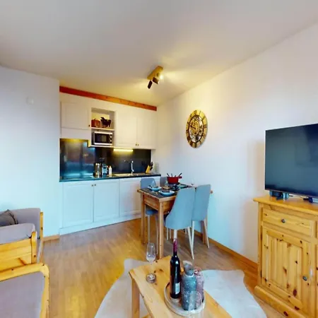 Apartment Appealing With Balcony *