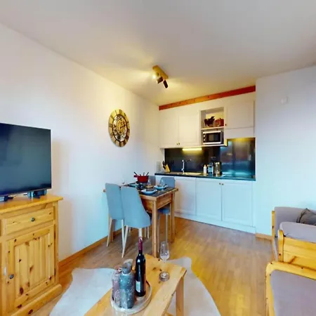Apartment Appealing With Balcony *