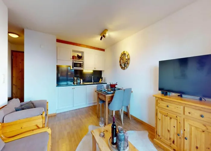Apartment Appealing With Balcony *