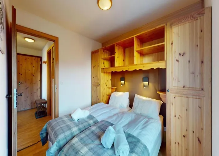 Appealing With Balcony 南达