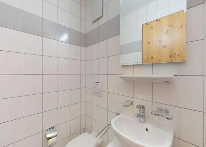 Appealing With Balcony 公寓