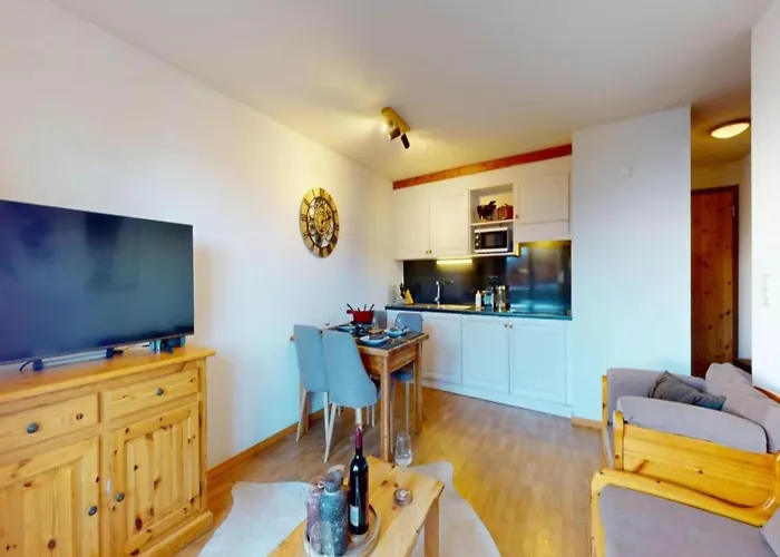 Apartment Appealing With Balcony *